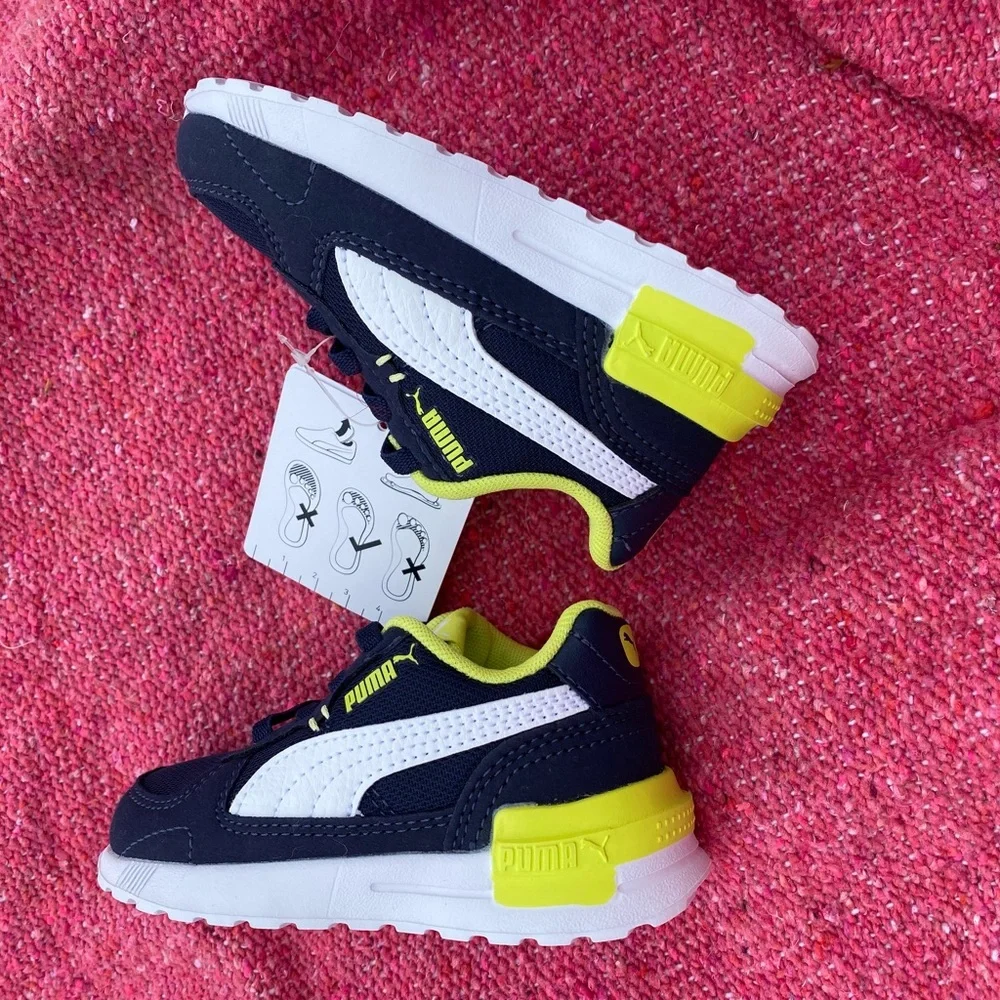 Kid size PUMAS! Unisex and so cute😎see pic for all the details ... brand NEW!!